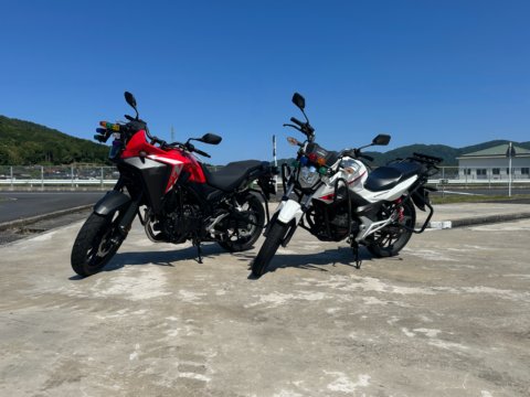 （左）NX400L（右）CB125F